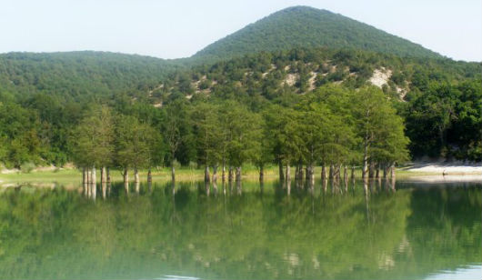Озеро в поселке Сукко